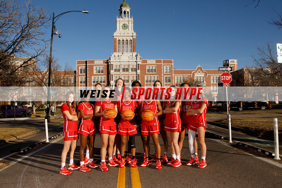106-East-Girls-Basketball-VARSITY-TEAM-outdoors-by-Jay-Weise-12.5.23-LoSM