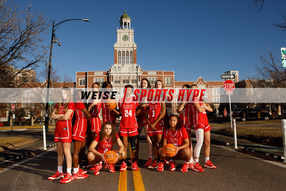 113-East-Girls-Basketball-VARSITY-TEAM-outdoors-by-Jay-Weise-12.5.23-LoSM